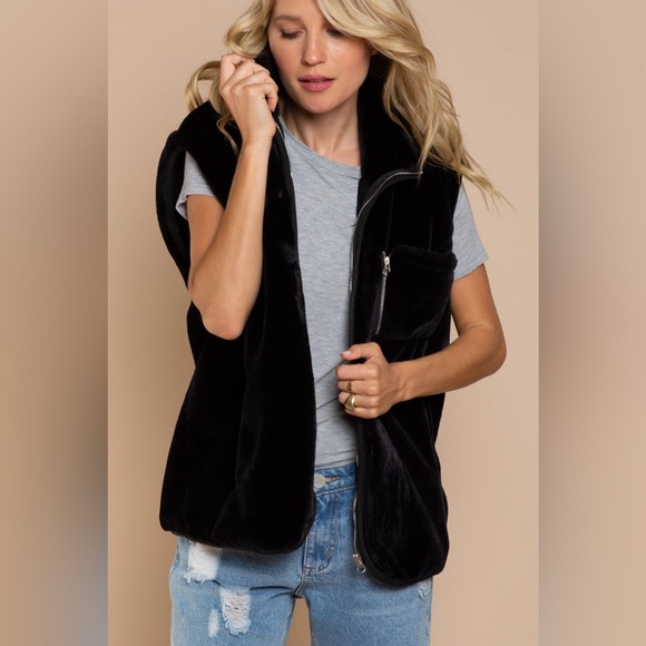 #022 POL Vest - Picture 1 of 3